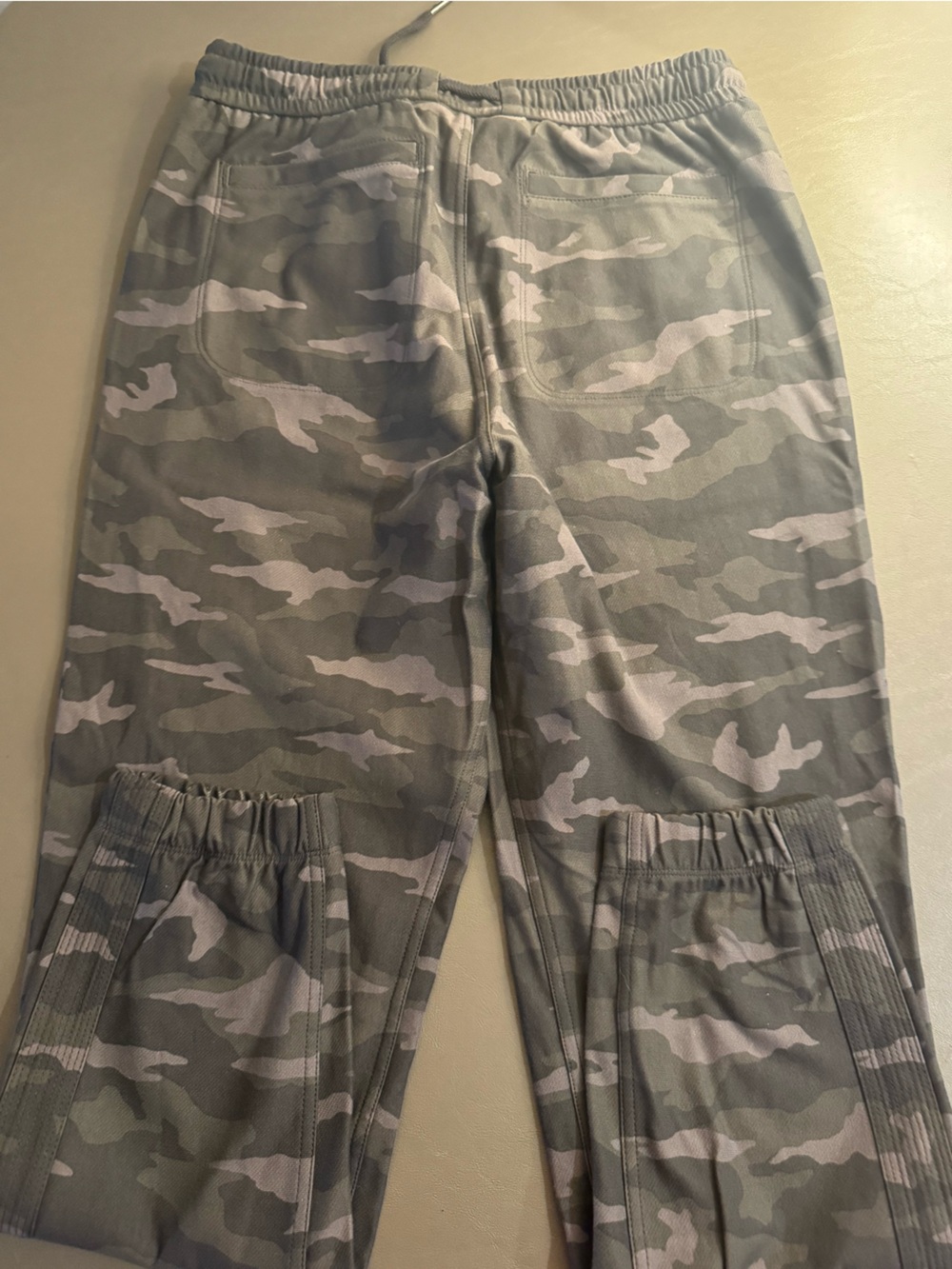 Athleta camo farallon Joggers size 8